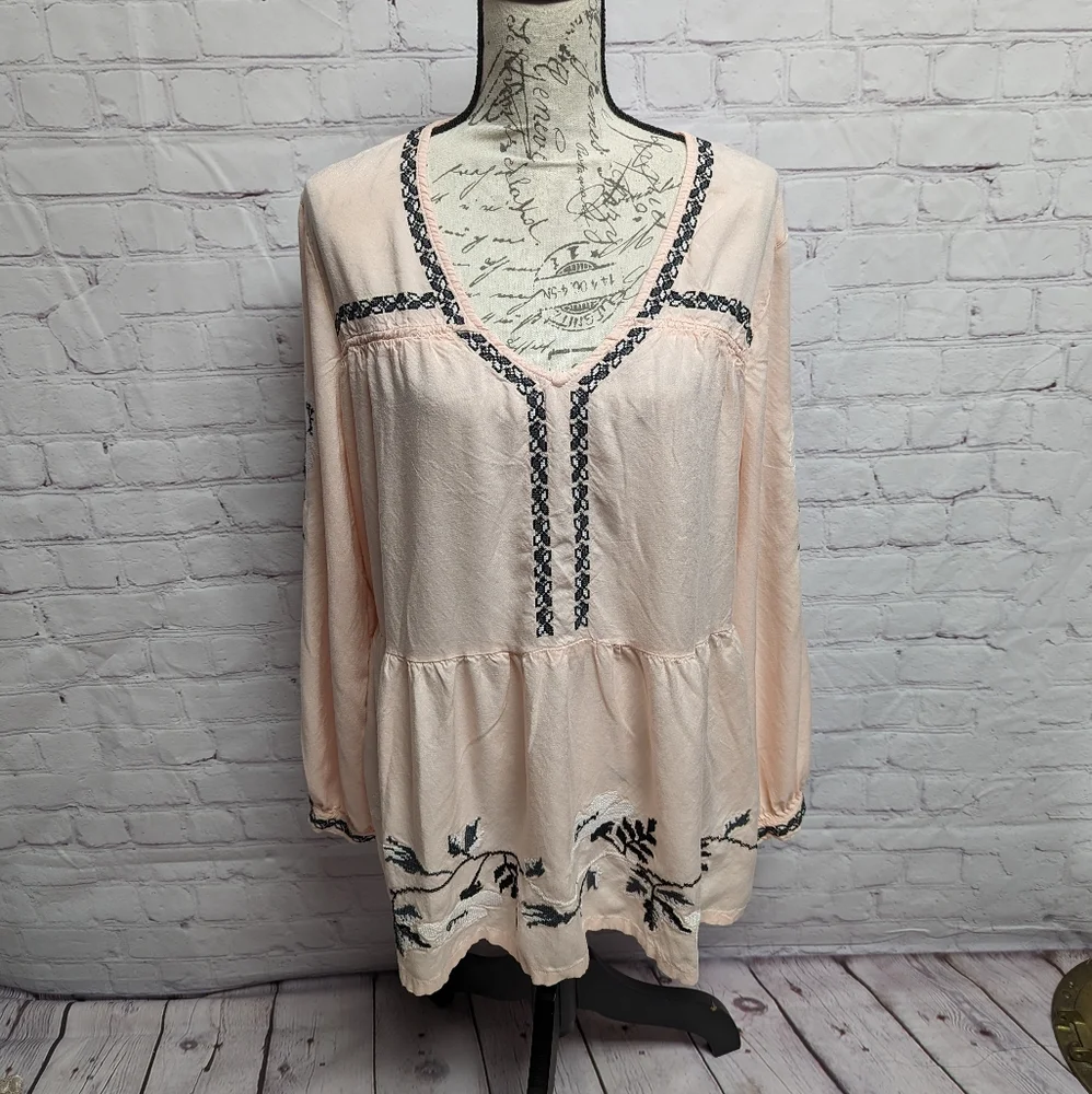 XL clothing lot. Venus, Liz Claiborne, Nine West, Old Navy, Maurices, time & 635 - Picture 5 of 10